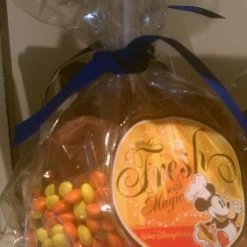 Deals 👏 Disney Goofy 🍬 Candy Co - Caramel Apple - Reese's Pieces ⌛
